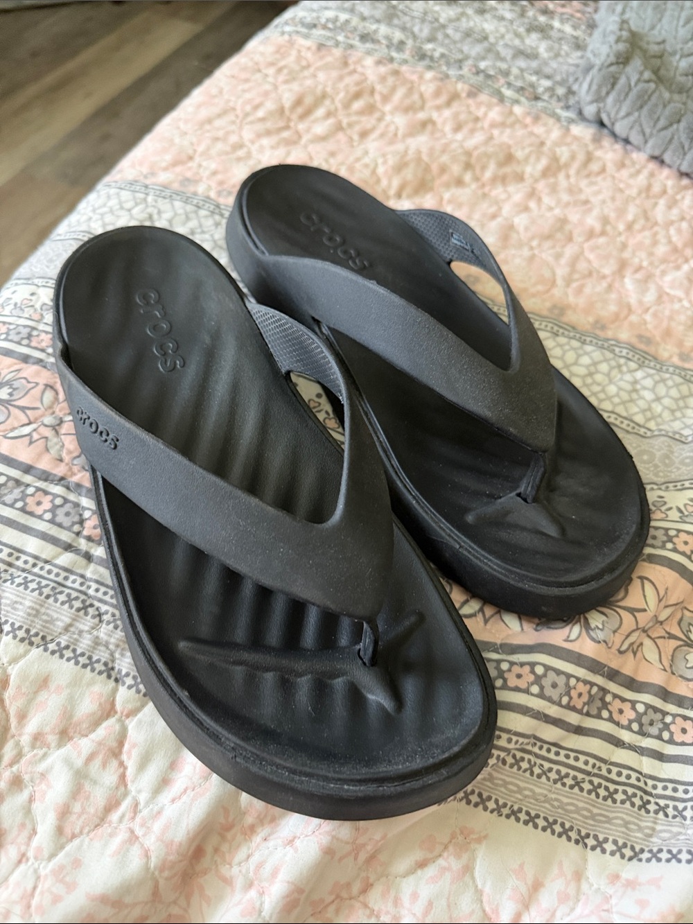CROCS Women’s Black Thong Sandals